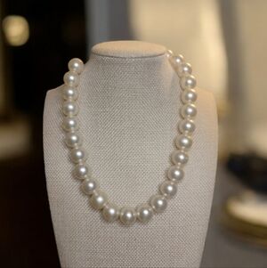 Vintage 80's 90's Style  Faux Pearl Necklace Chocker Style
